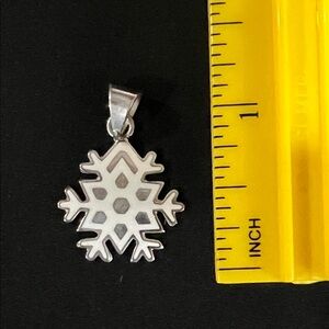 Sterling Silver 925 Snowflake Pendant 3.5 grams